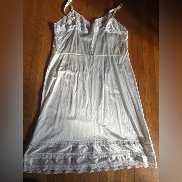 Vintage White Lace Nylon Tricot Slip, Size 44 (Modern XL) - Picture 8 of 10